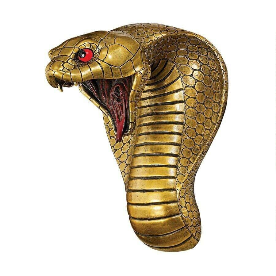 Cobra dourada em composição simbólica
